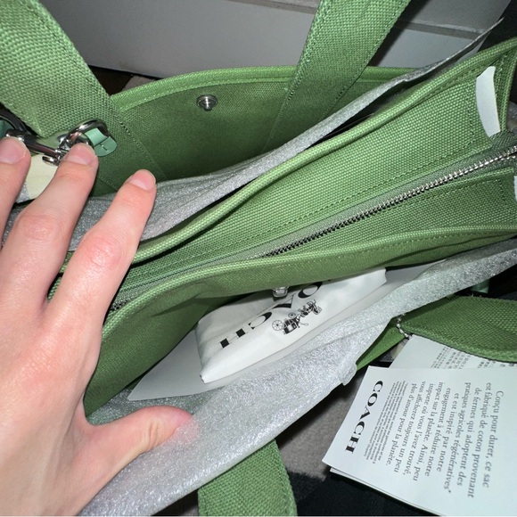 Coach - Medium Cargo Tote Bag Green - Picture 14 of 15